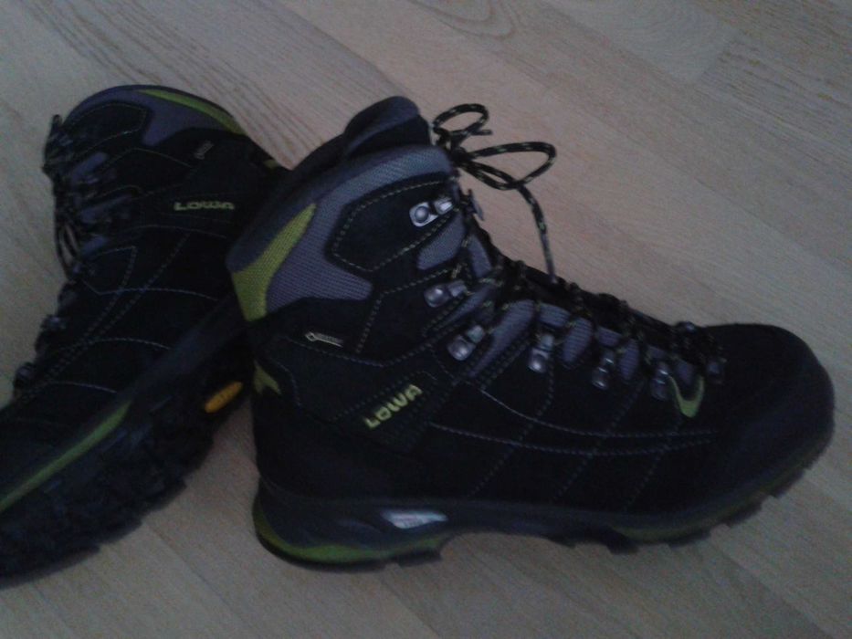 Bocanci de drumetie LOWA, mas. 41,5, Goretex, Germania, stare f. buna