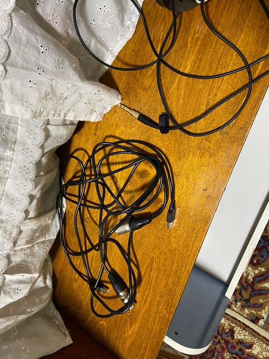 Набор для записи, микрофон, звуковая карта и наушники студийные