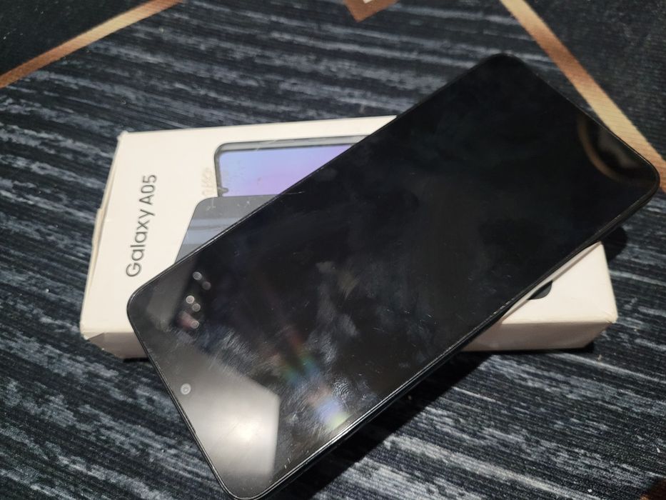 Продам смартфон Samsung A05
