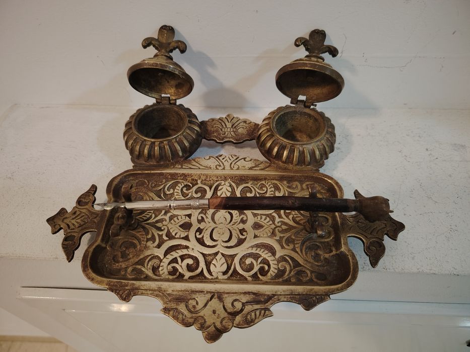 Superbă sculptură realizată din bronz masiv pe soclu de marmură reprez