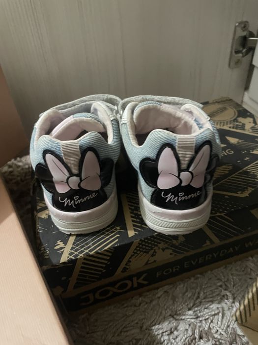 Кроссовки для девочек