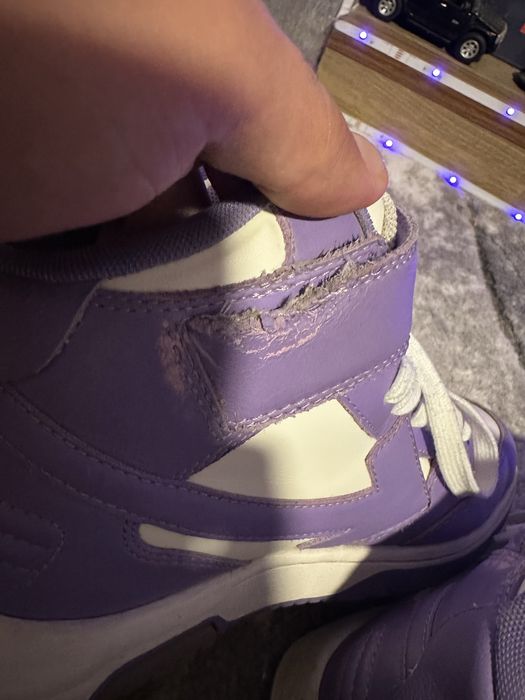 Off white mid out off ofice