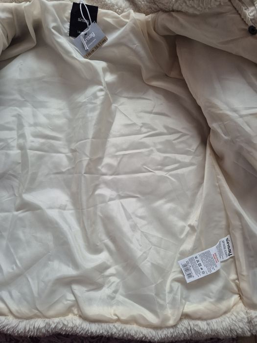 Geaca fete noua cu eticheta 146cm 10-11ani