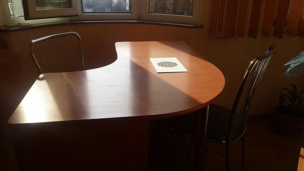 Masă manichiura cu aspirator inclus