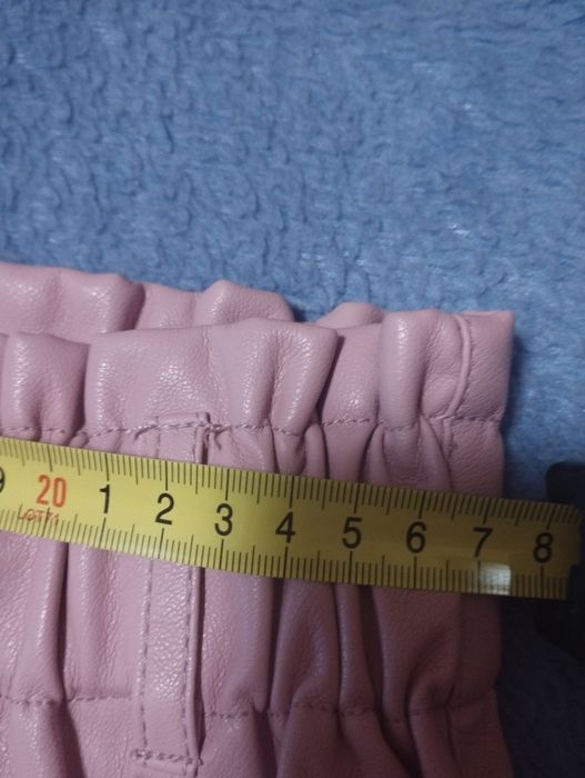 Vând pantaloni  piele ecologica  și geacă de iarna