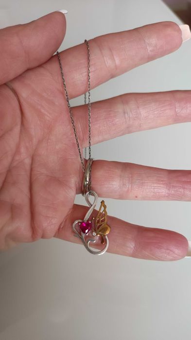 Колие с пеперуда сърце