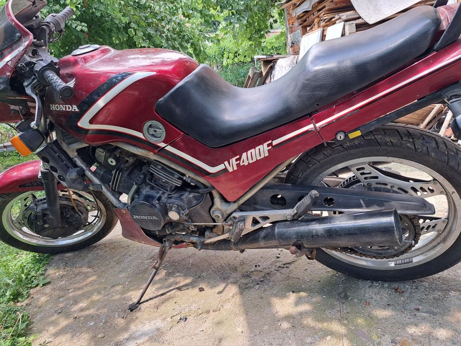 Хонда VF400 цял или на части