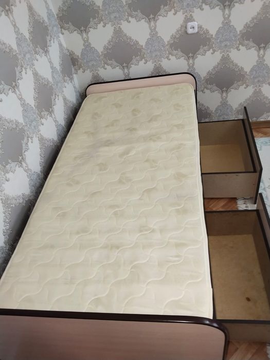 Продам одно спальный кровать.