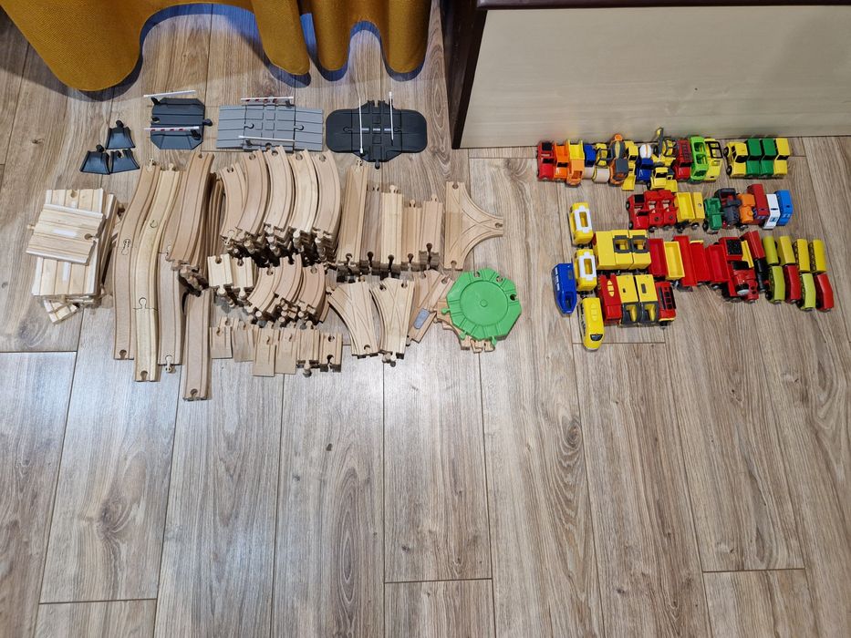 Pachet jucarii - trenulete / masini si sine de lemn