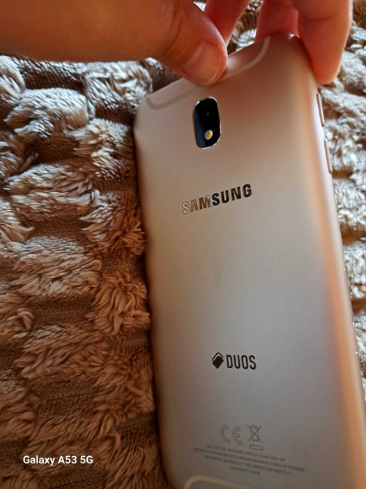 Продавам телефон самсунг J5