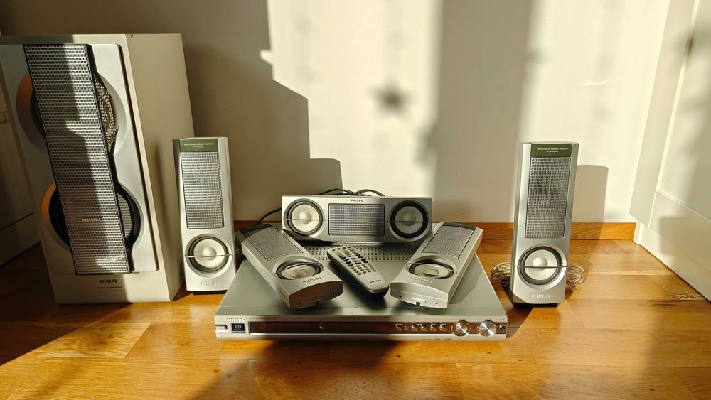 Домашна кино система Филипс home theatre Philips LX-700 + подарък - DVD player DVP 5960