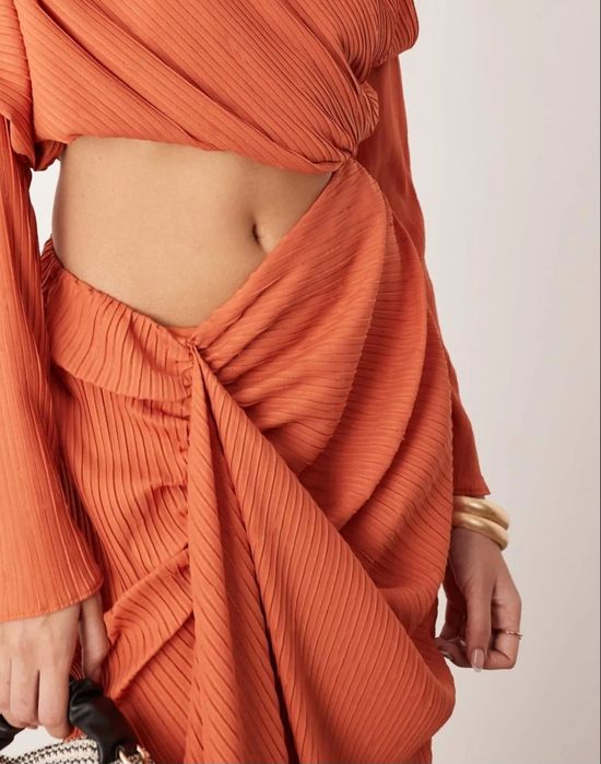 Rochie Asos nouă model deosebit lunga