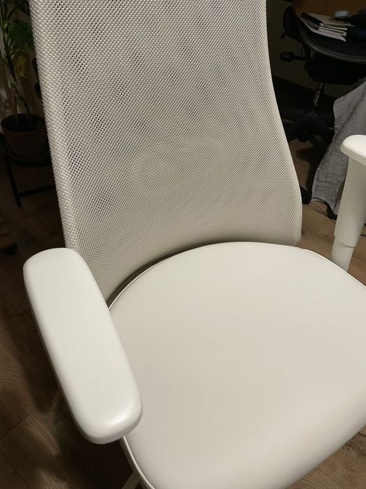 Scaun IKEA JÄRVFJÄLLET alb, stare foarte bună, cumpărat recent