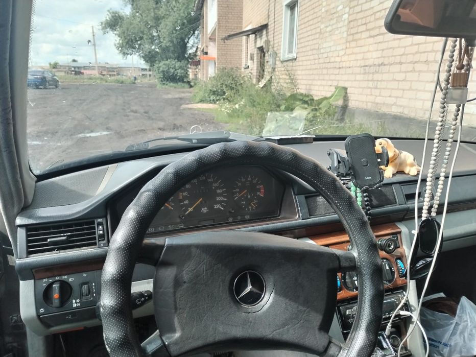 Мерседес 124 на ходу
