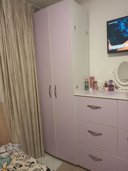 Vând șifonier și comoda.