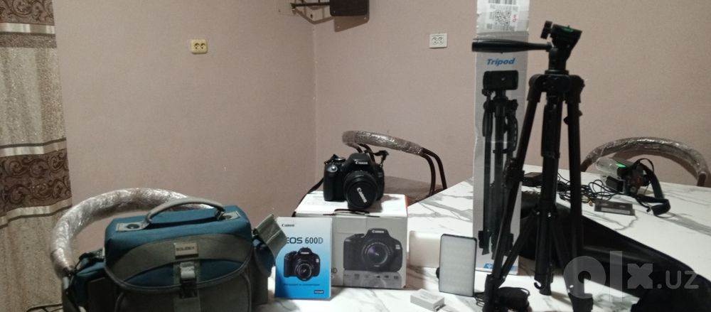 Foto aparat Canon 600D kampilik pirajektir Shitatif fleshka Sumka