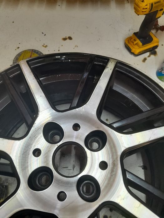 Executăm sudură în aluminiu jante de aliaj