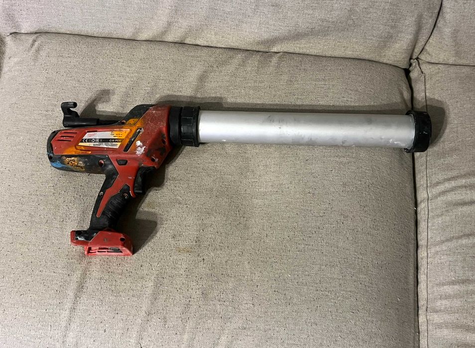 Milwaukee C18 PCG pistol electric pentru adezivi si etansanti 18V