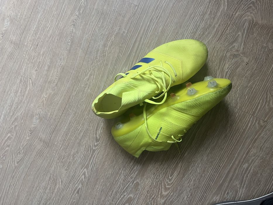 Бутонки адидас първа класа