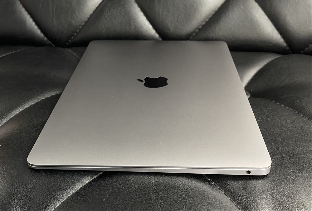 Apple MacBook Air M1 2020 года в идеальном состояние