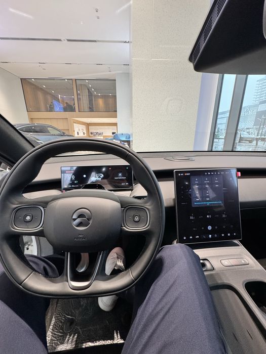 Электромобиль компании NIO (ET5T)