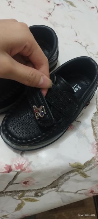 Продаю детские туфли.