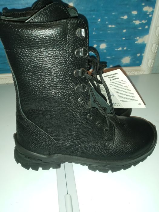 Продам обувь берцы