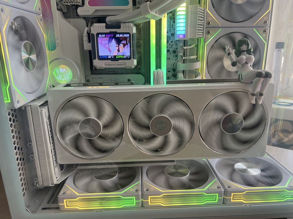 Продаю RTX 5070 12 ГБ от Gigabyte версия AERO