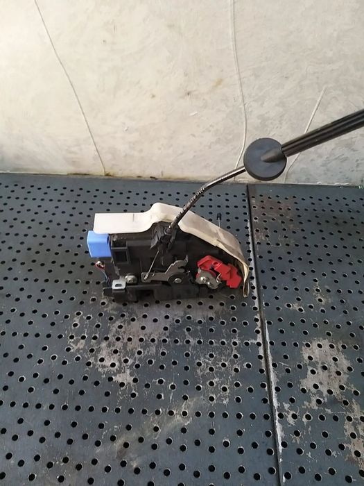 Broasca usa dreapta fata vw golf 5 1k