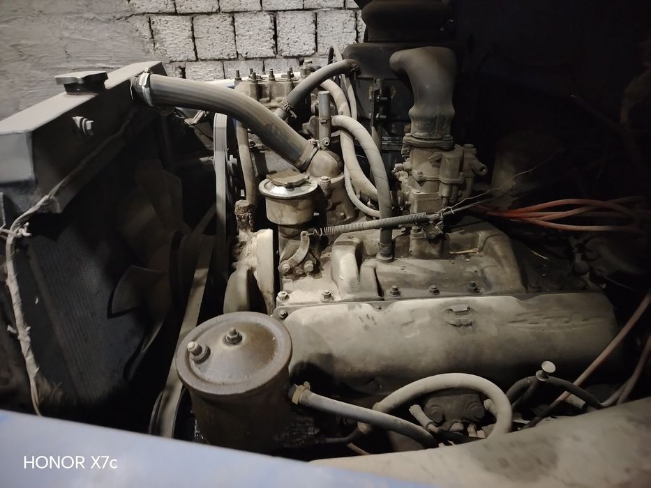 Срочно  самосвал зил сотилади 1984 йил матори яхши  янги 4 та