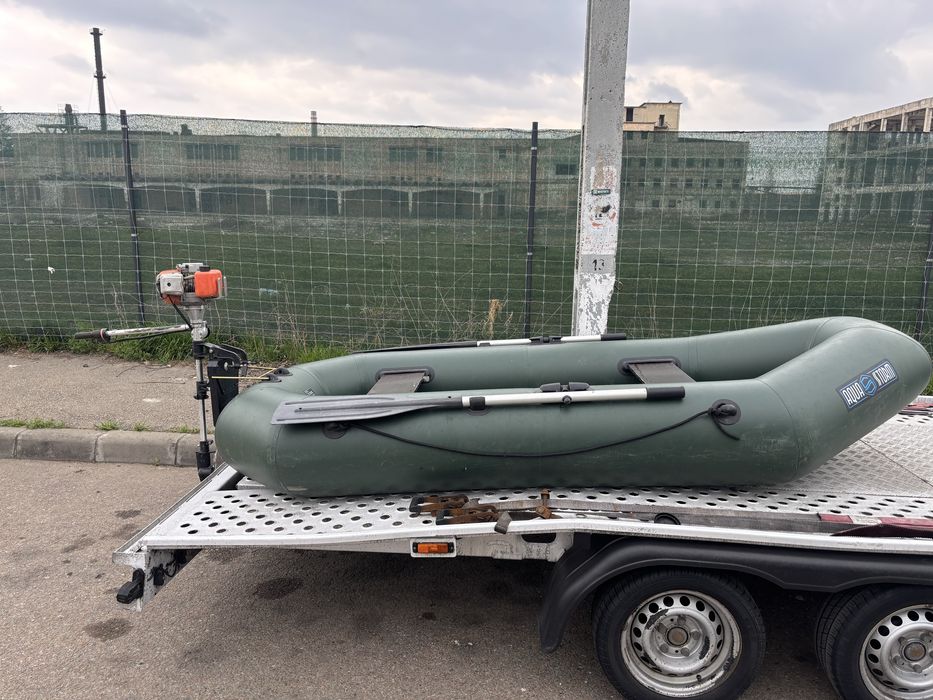 Barca cu motor 2.8m