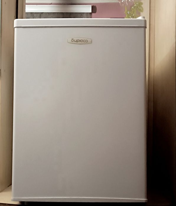 Продам мини холодильник 65см.