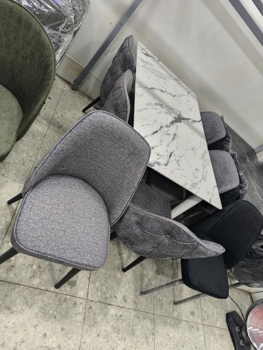 Kuxnniy stol stullar