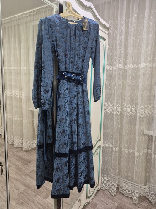 Женское нарядное платье