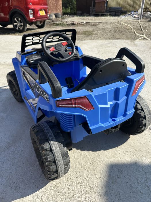 Masina cu telecomanda pentru copii