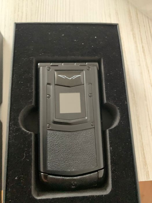 Продам 2 телефона Vertu Ayxta в черном цвете.