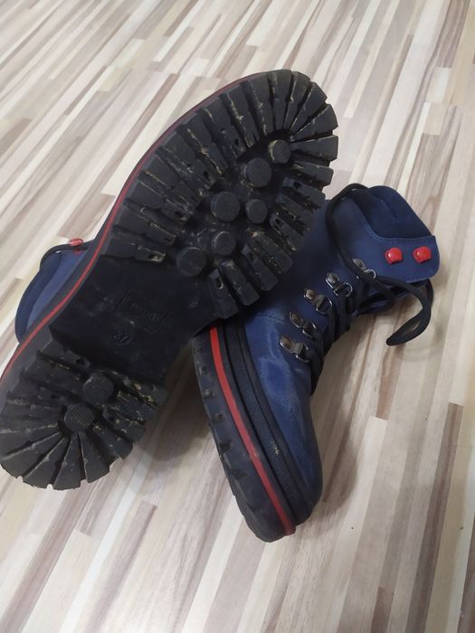 Vând bocanci din piele