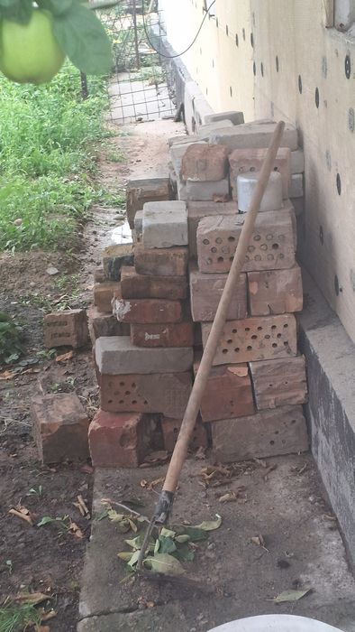Кирпичи отдам бесплатно