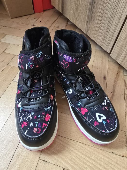 Ботуши LS Waikiki и кожени маратонки adidas marvel