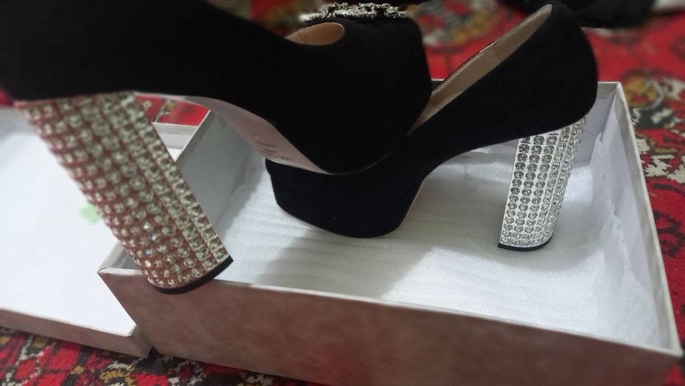 Туфли на высоком каблуке