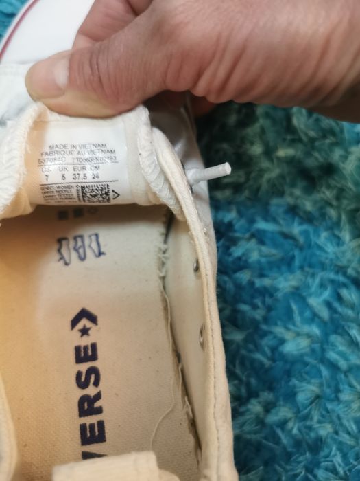 Converse albi 37,5 , 24 cm , ca și noi