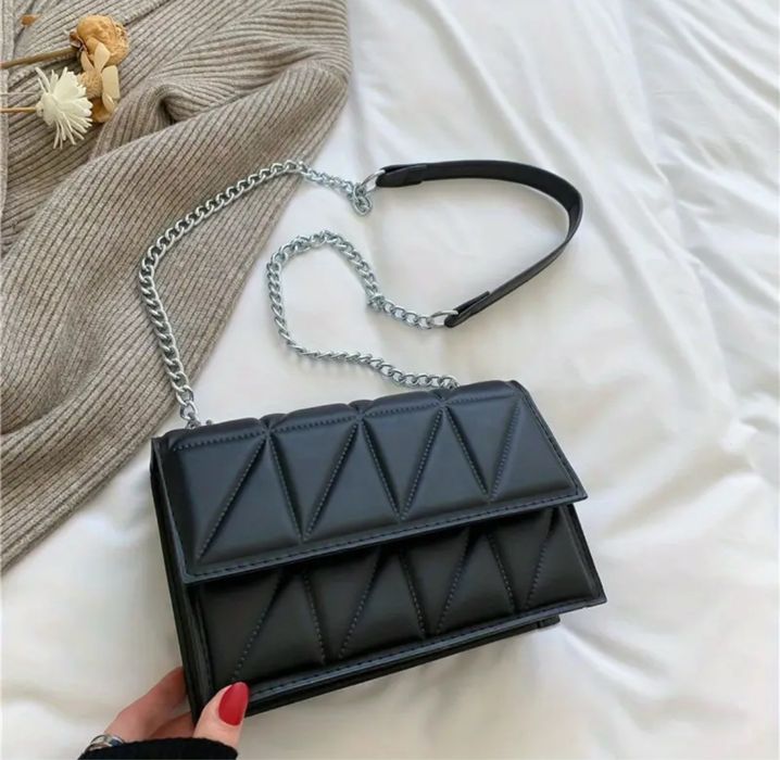 Черна дамска чанта