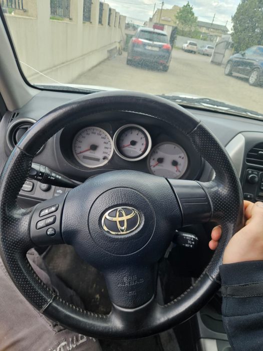 Vând Toyota Rav 4