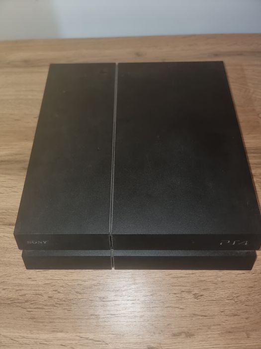 Sony PlayStation 4 FAT + 3 топовых диска (без геймпада)