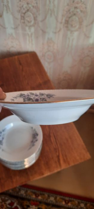 разнообразная посуда тарелки