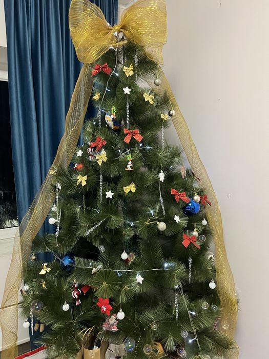 Продам елку.