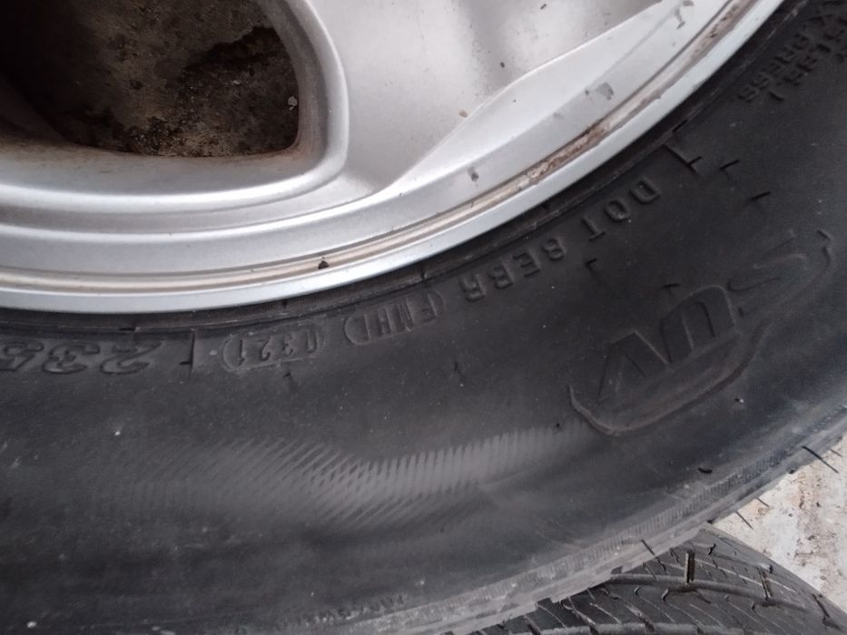 Гуми с джанти 235/75/16  все сезонни