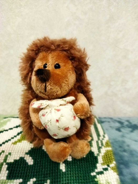 Игрушки интерьерные -ёжики