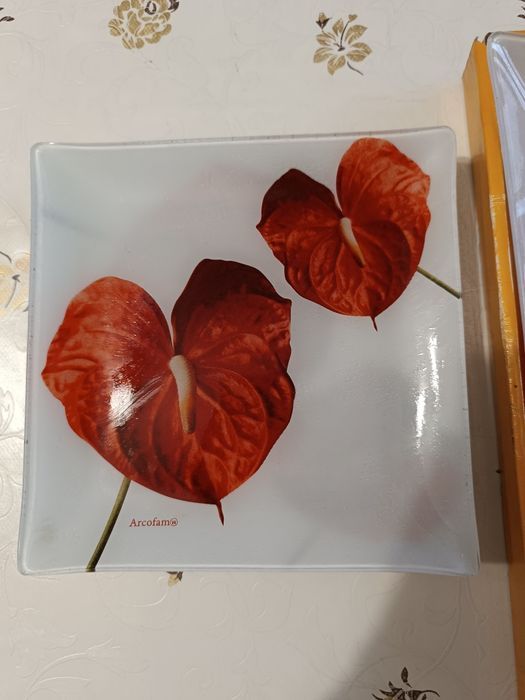 Продам новый набор посуды.