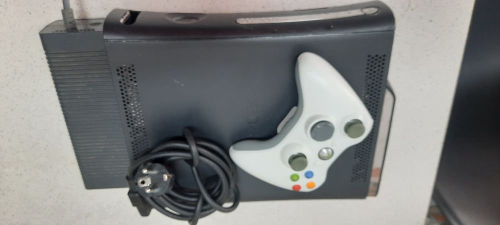 Vand xbox 360 modat cu badavatar